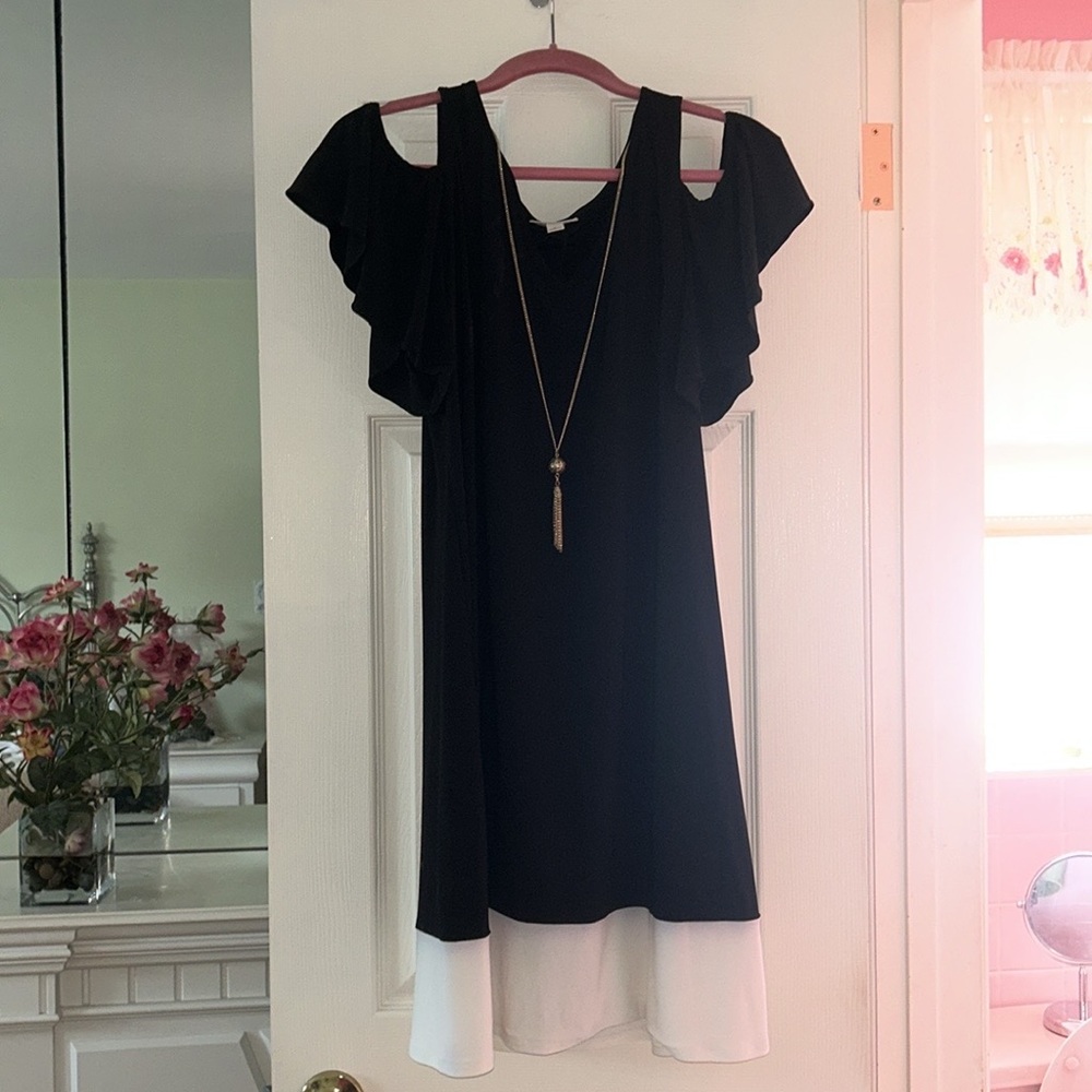 Black and white dress with attached chain size Large worn once